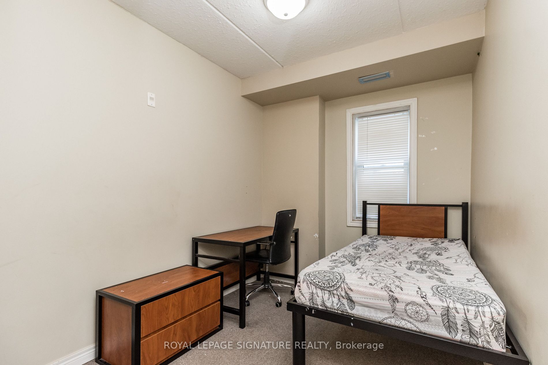 253 Lester Street, #101