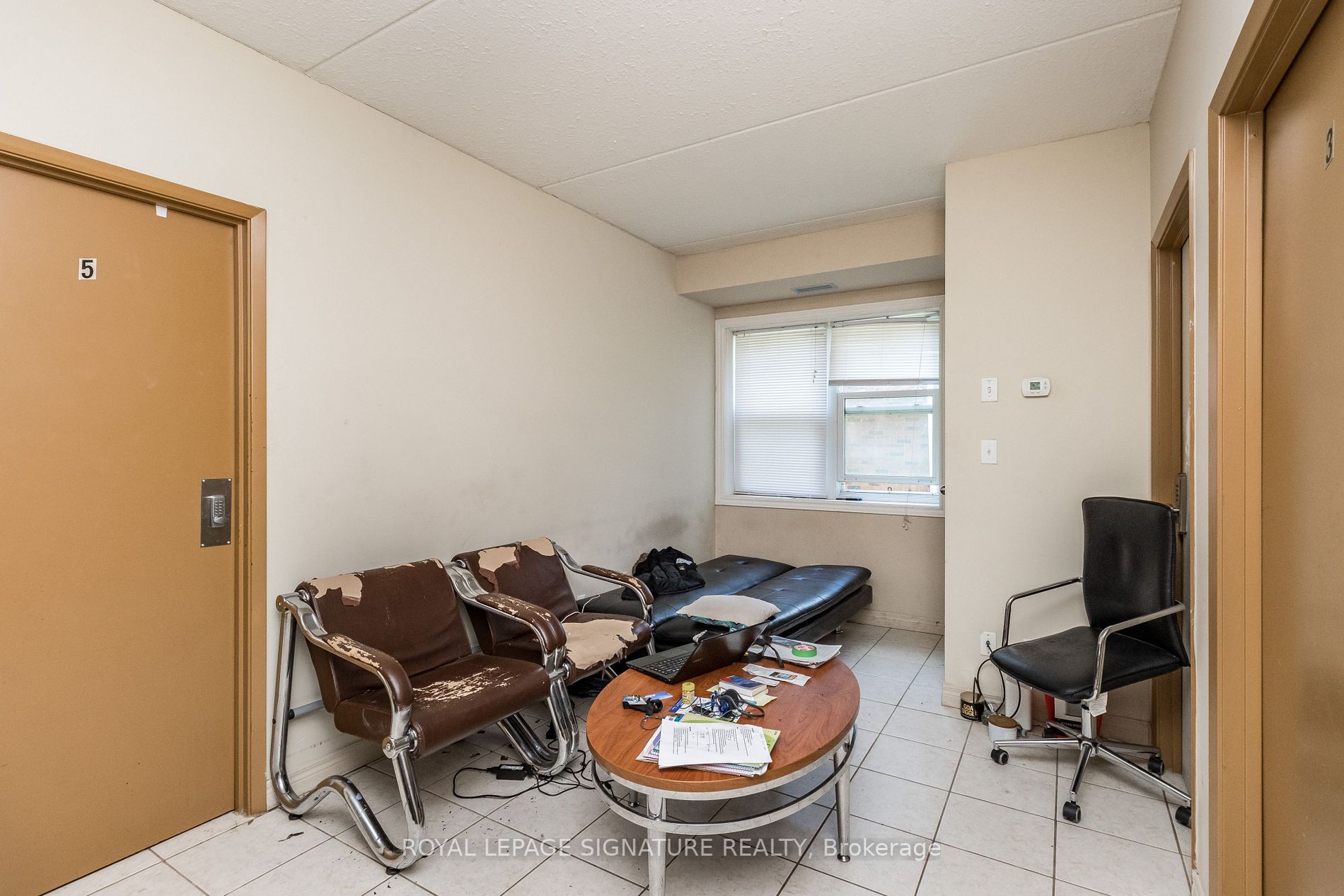 253 Lester Street, #101