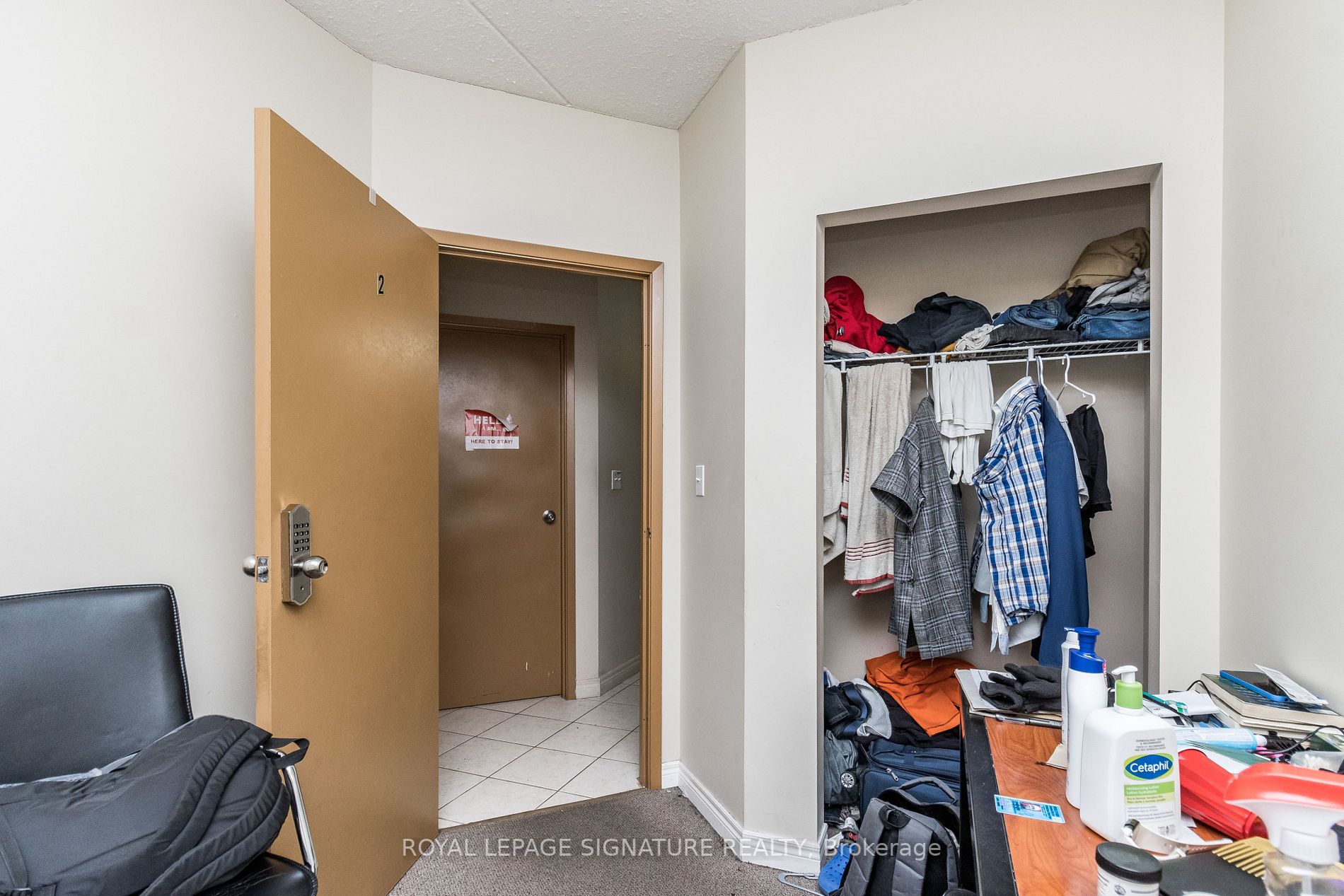 253 Lester Street, #101