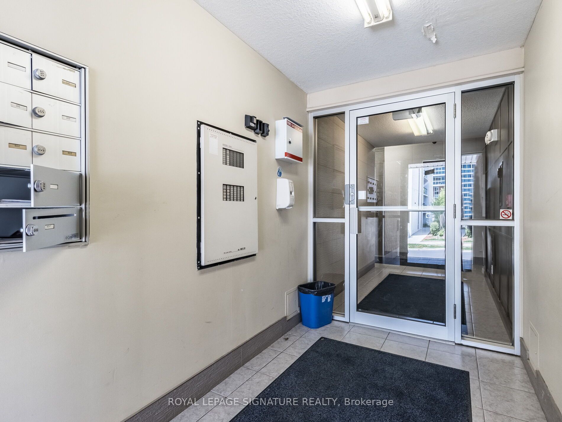 253 Lester Street, #101
