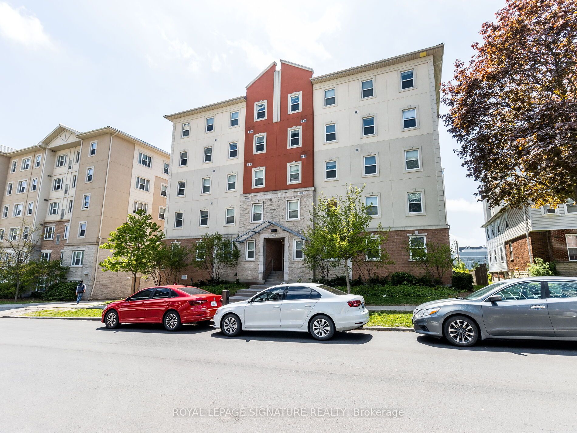 253 Lester Street, #101