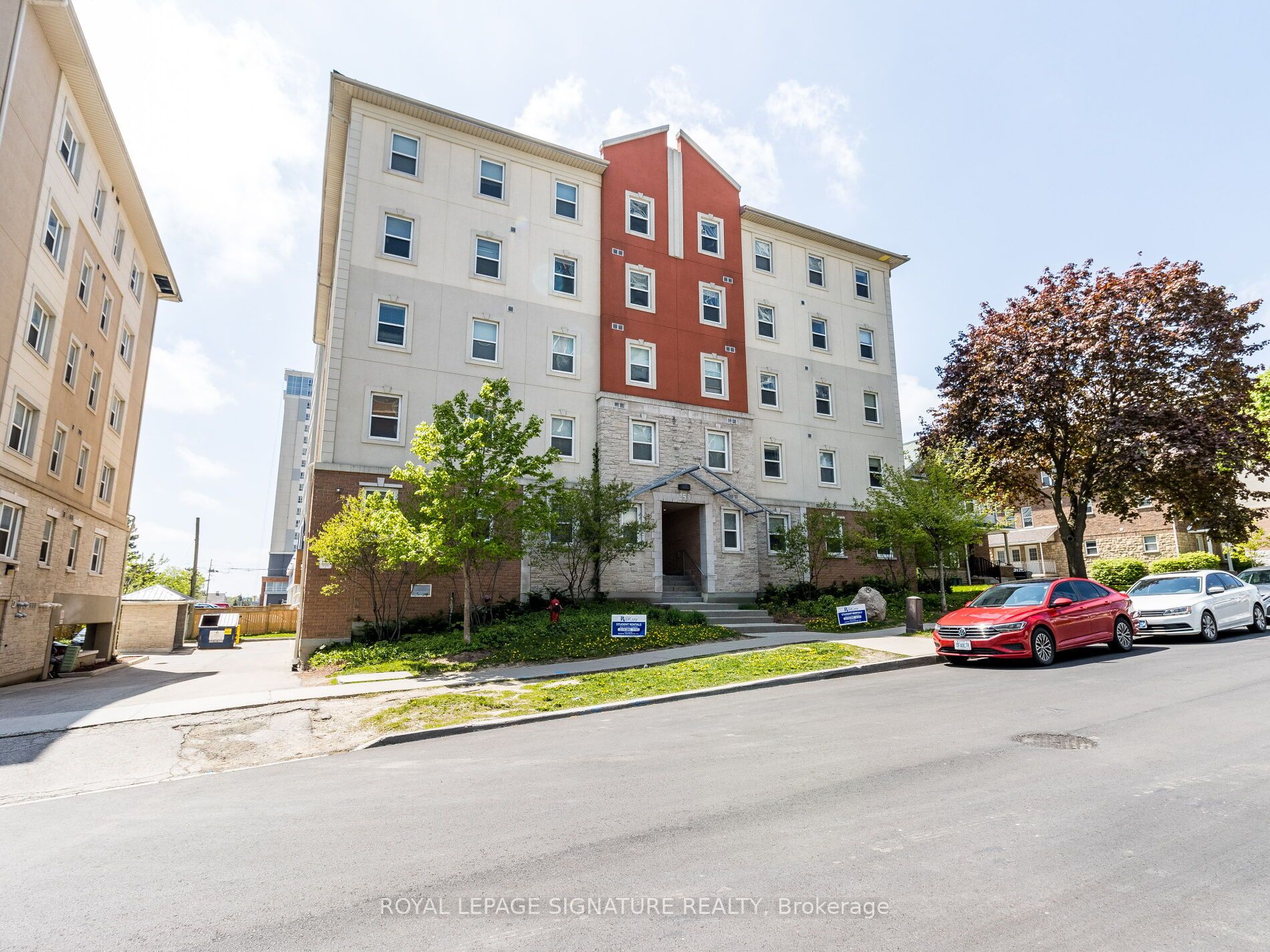 253 Lester Street, #101