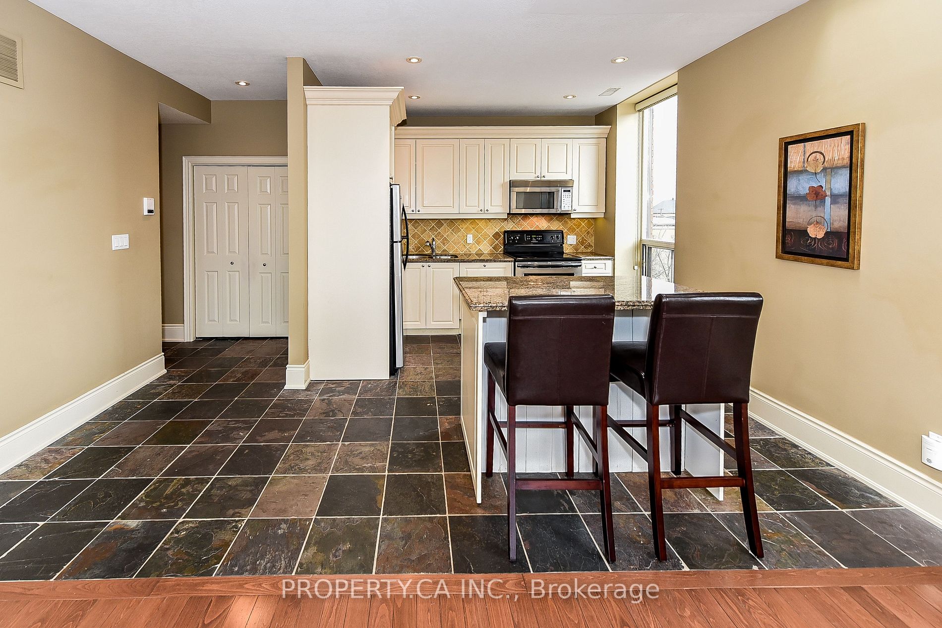 283 King Street E, #302