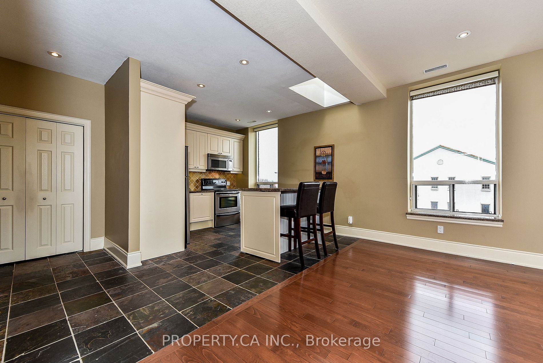 283 King Street E, #302