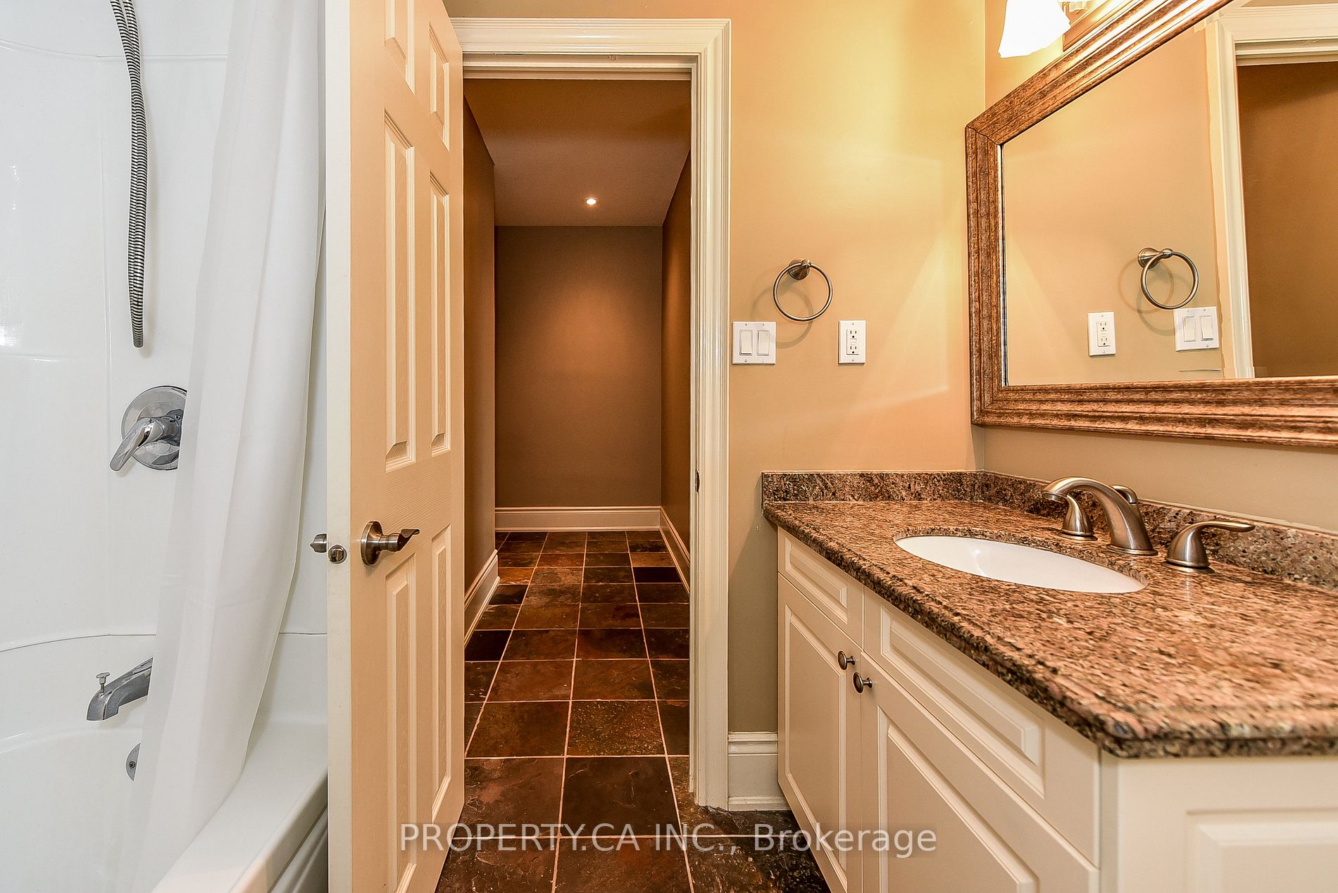 283 King Street E, #302