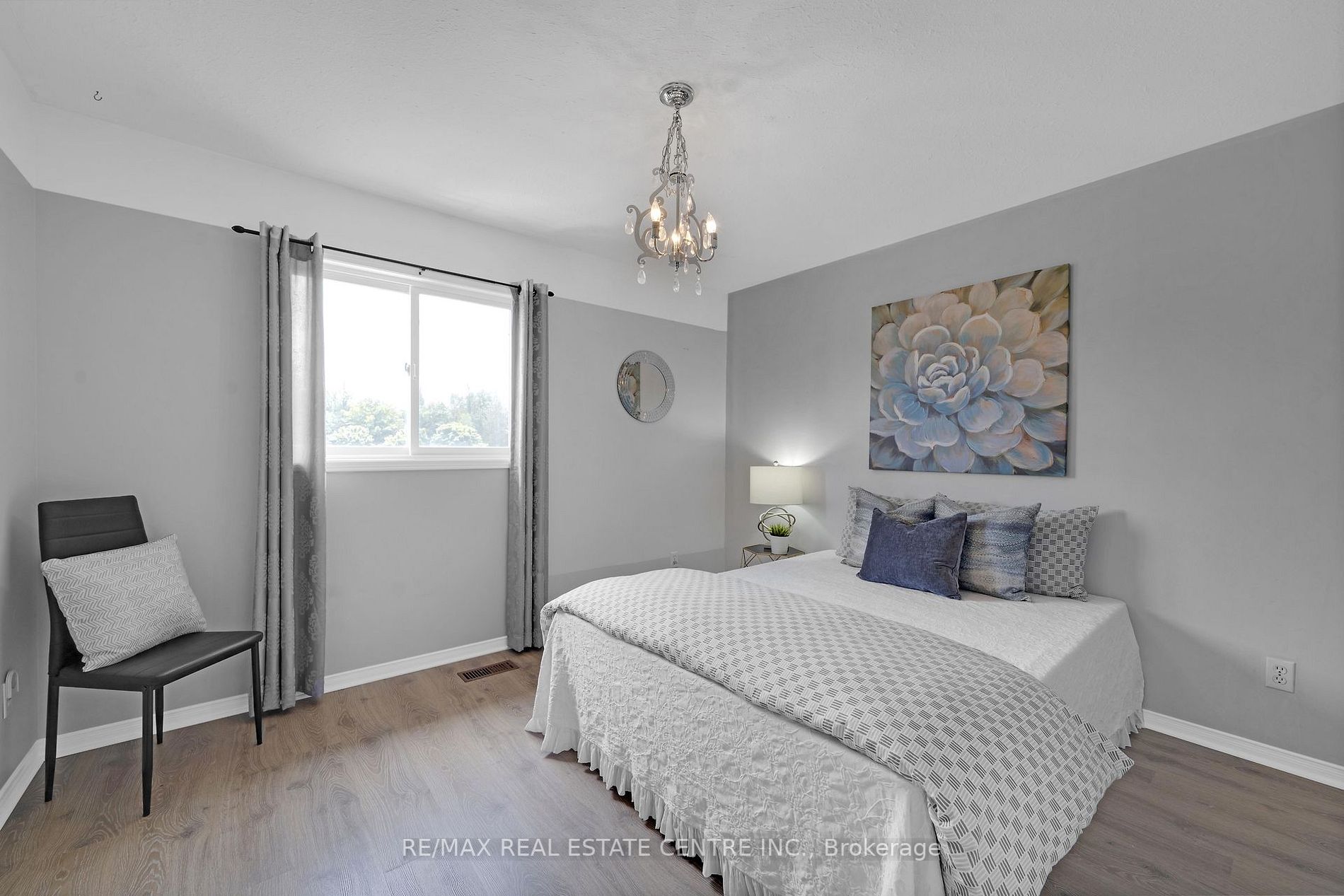 1 Elizabeth Crescent