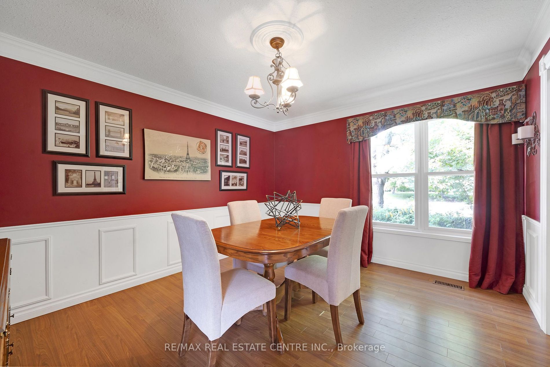 1 Elizabeth Crescent