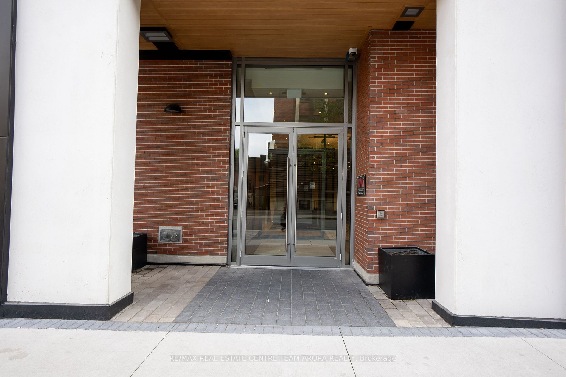 212 King William St, #812
