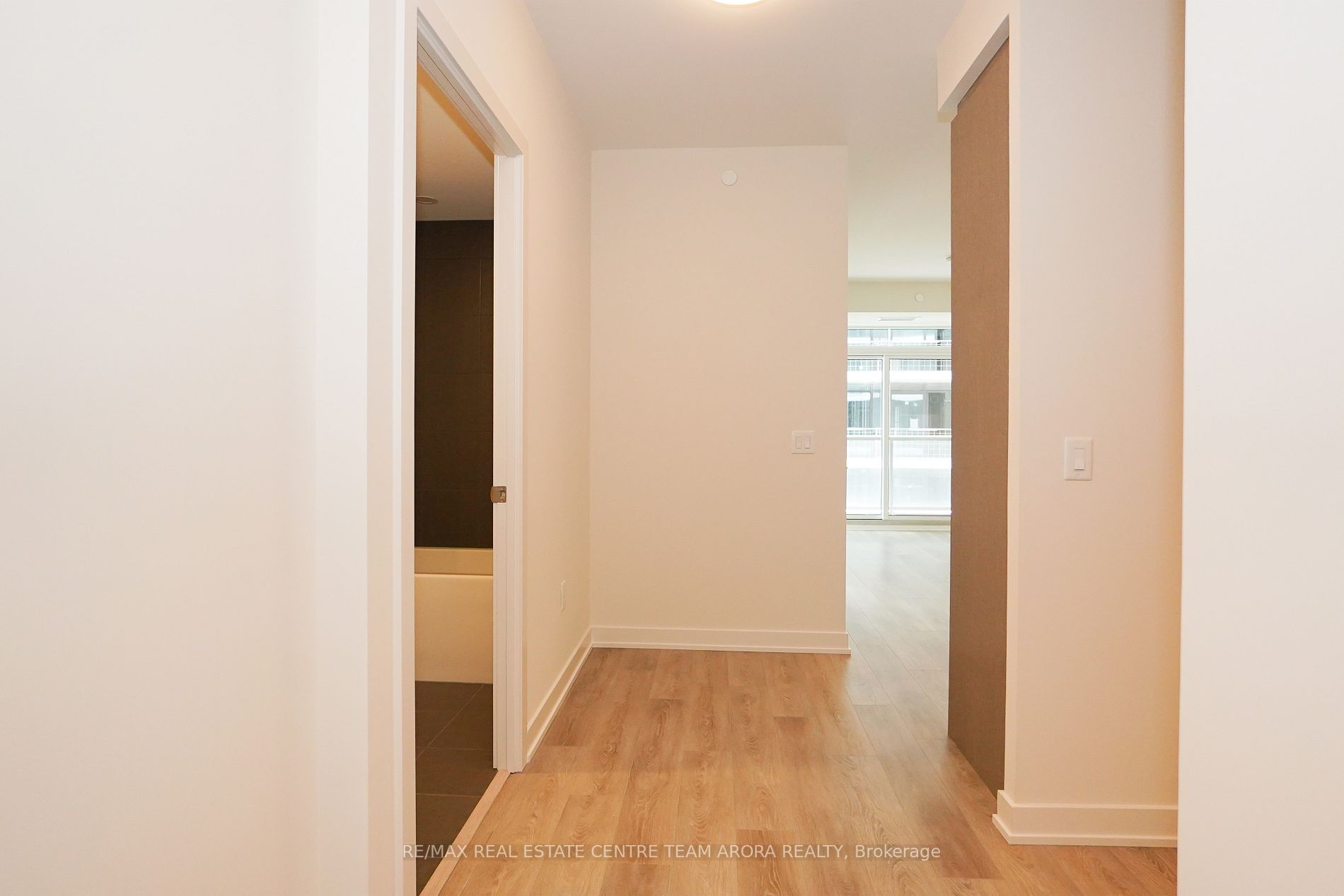 212 King William St, #812