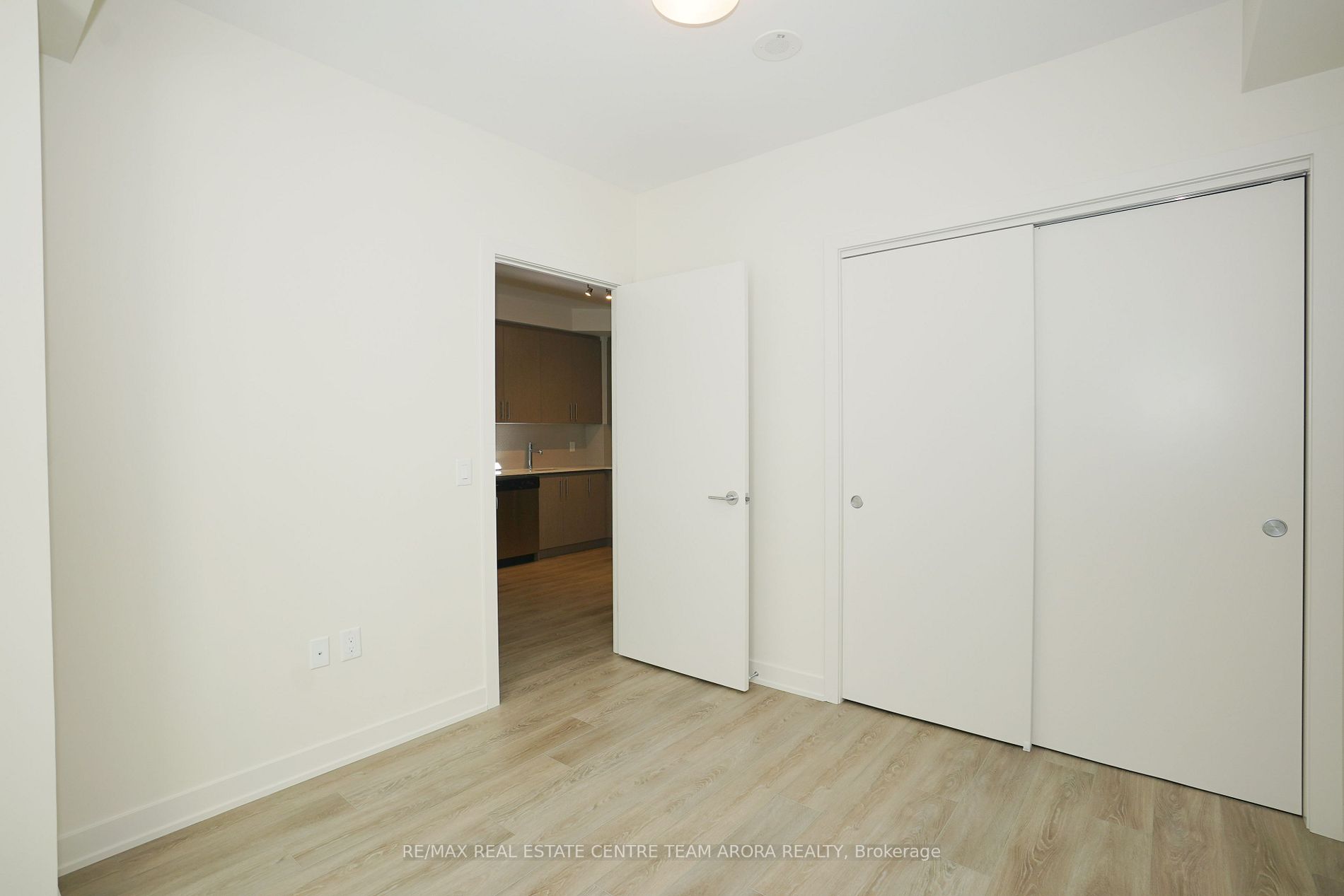 212 King William St, #812