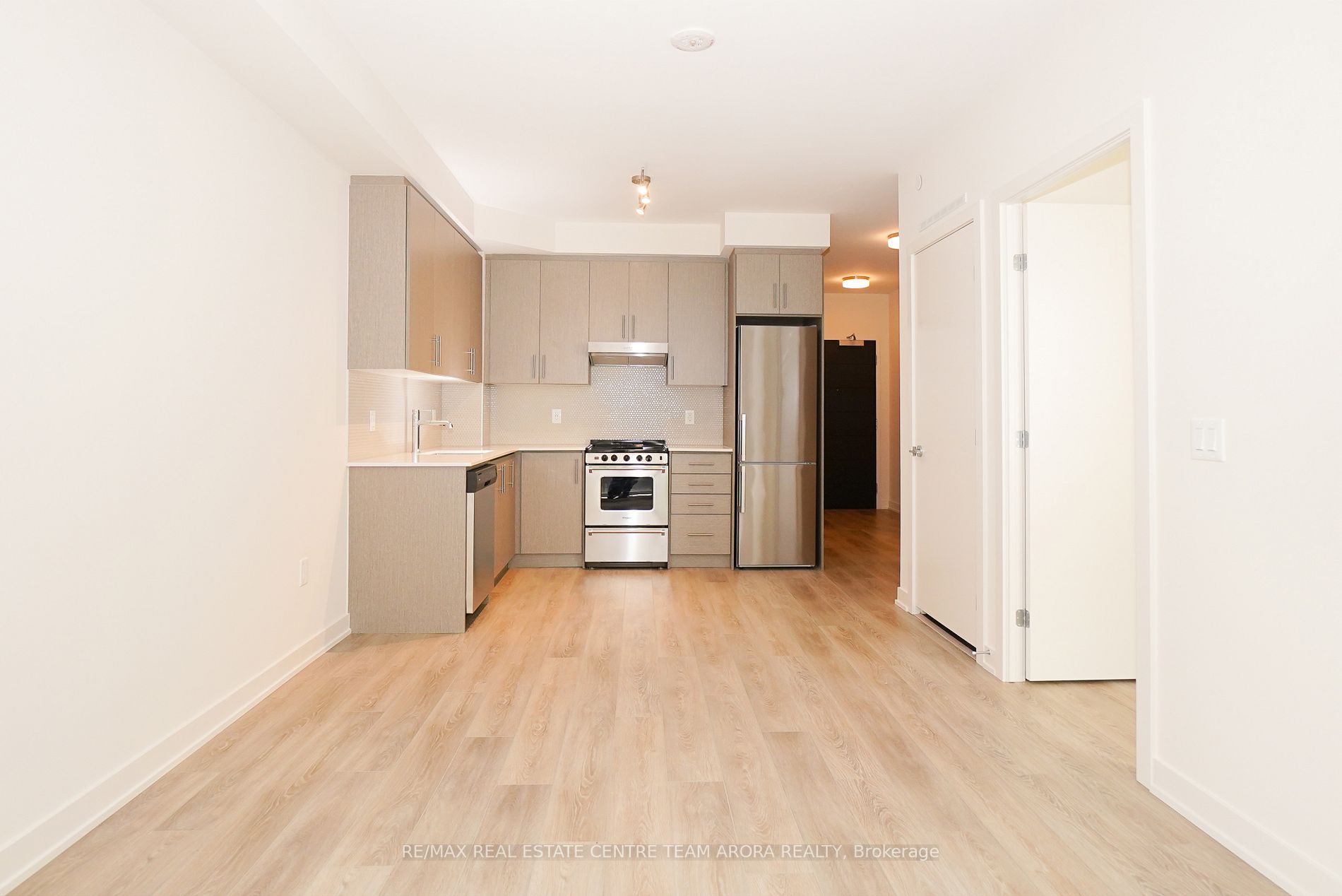 212 King William St, #812