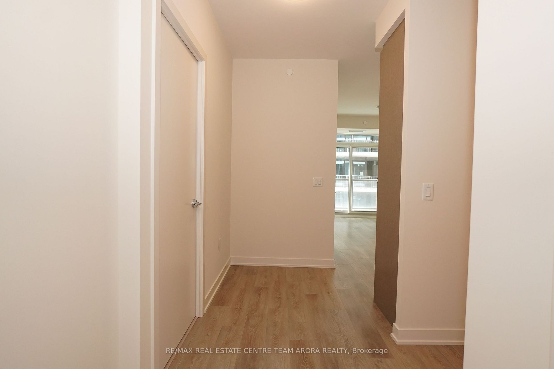 212 King William St, #812