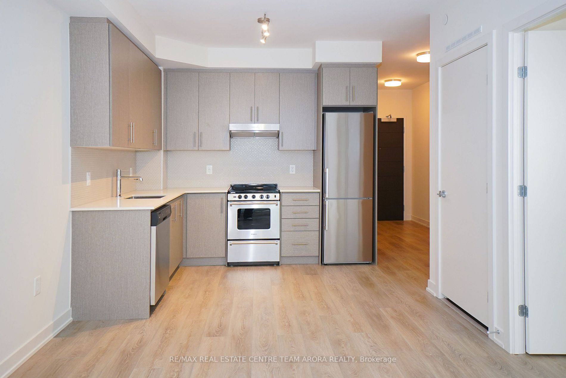 212 King William St, #812