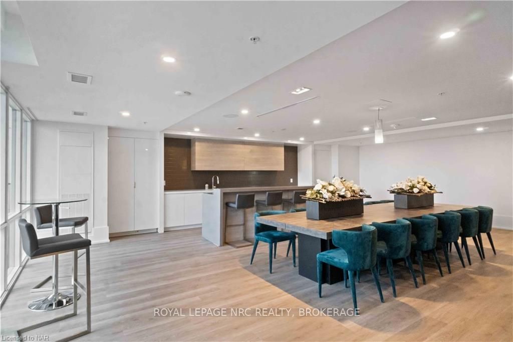 16 Concord Pl, #429