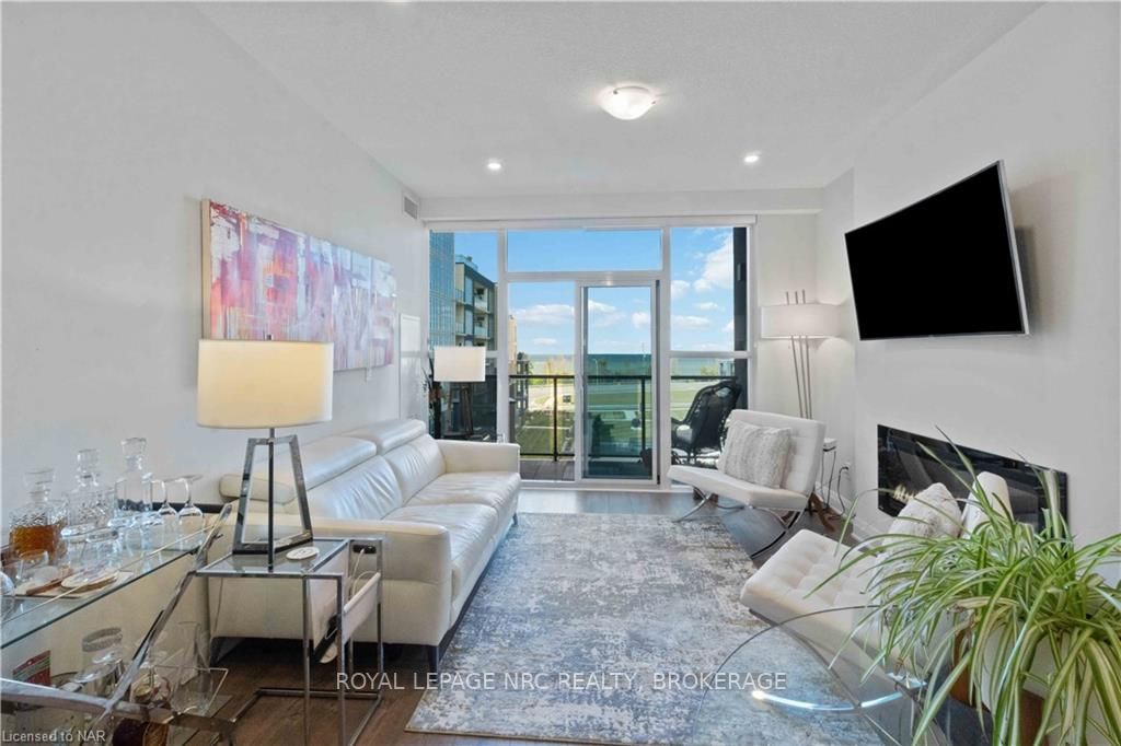 16 Concord Pl, #429