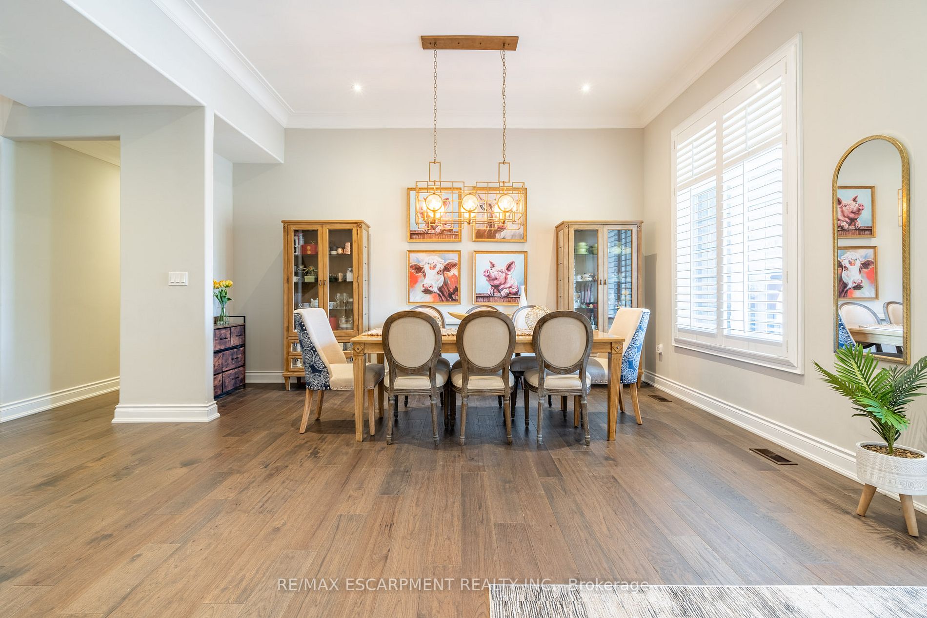 374 Woodworth Drive W