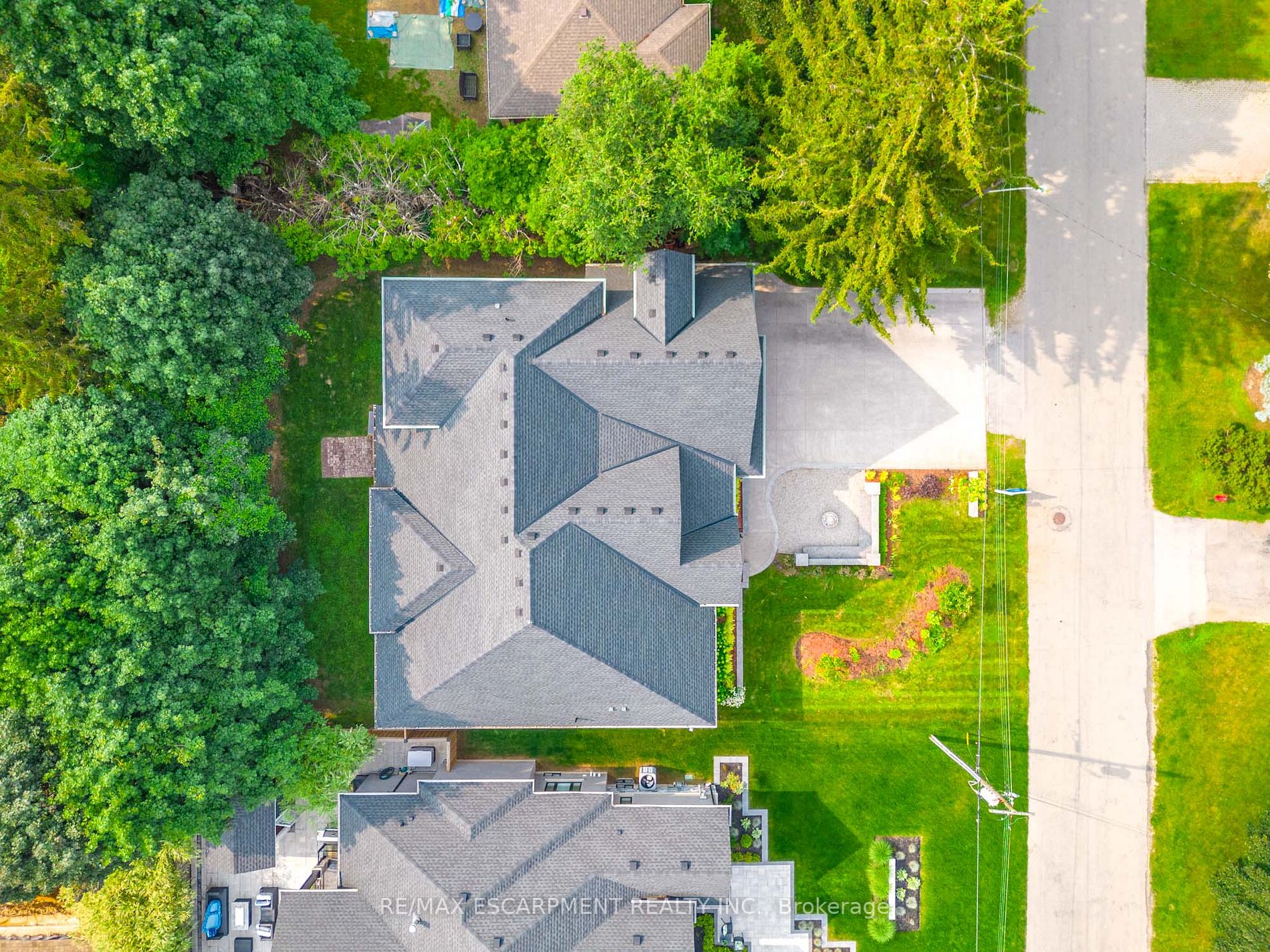 374 Woodworth Drive W