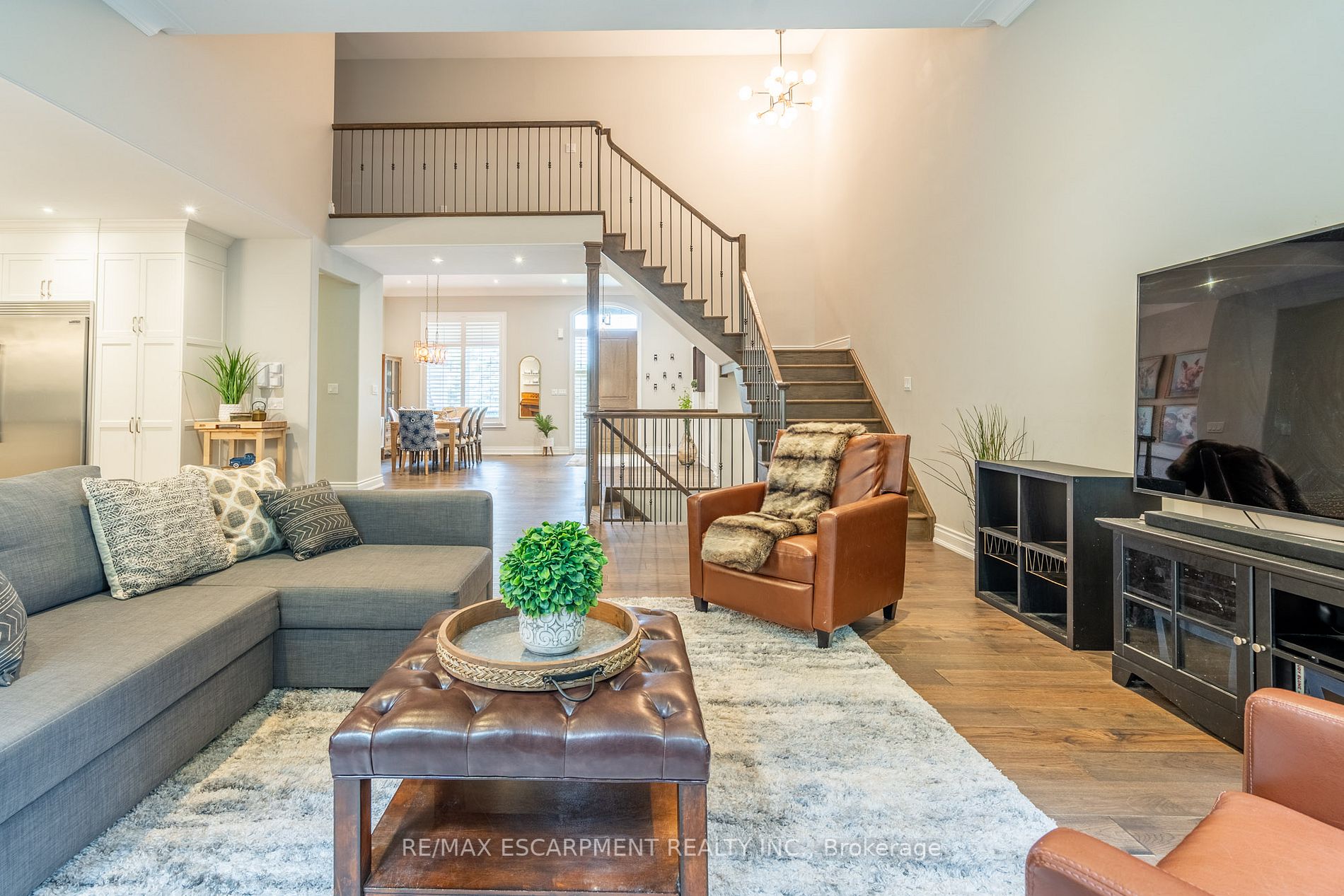 374 Woodworth Drive W