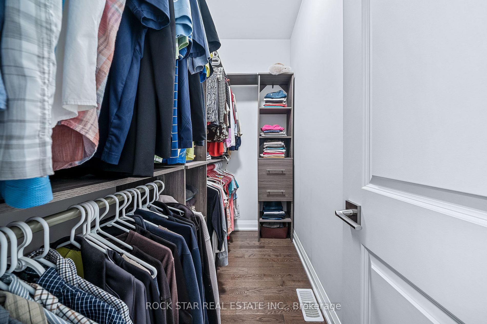 53 Elgin Street S