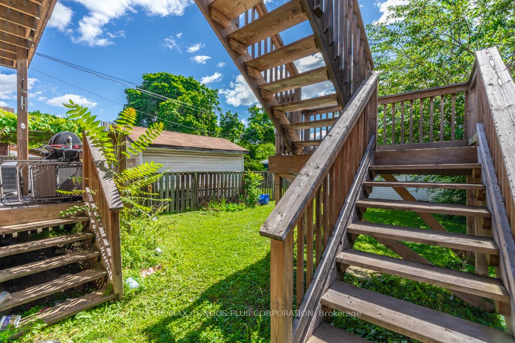 209 Rosslyn Avenue S