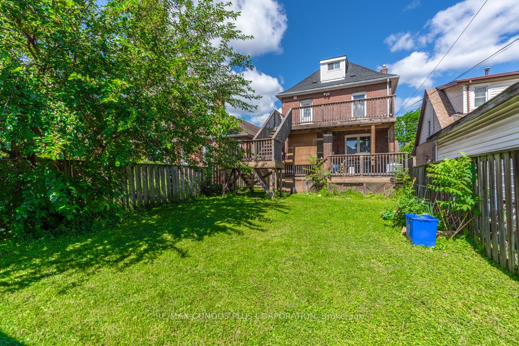 209 Rosslyn Avenue S
