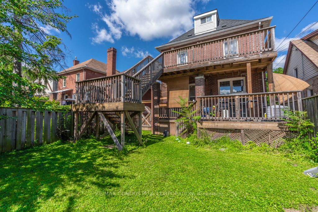 209 Rosslyn Avenue S