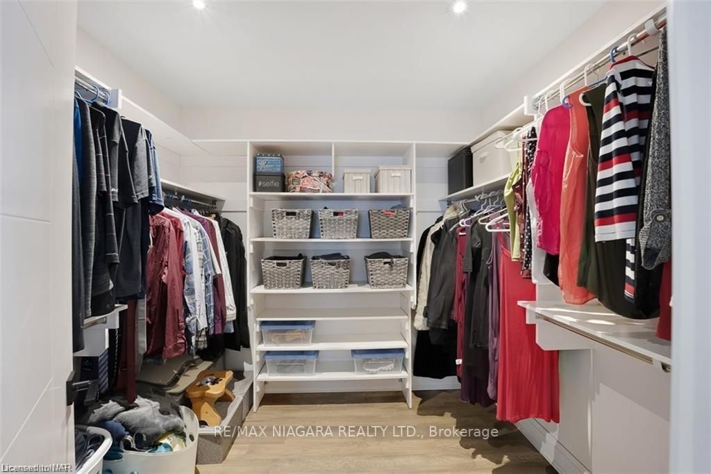 77 B Broadway Ave
