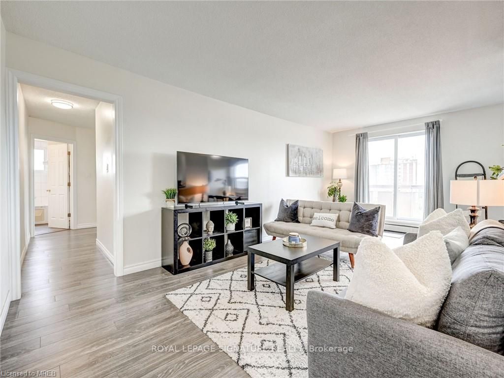 851 Queenston Rd, #902