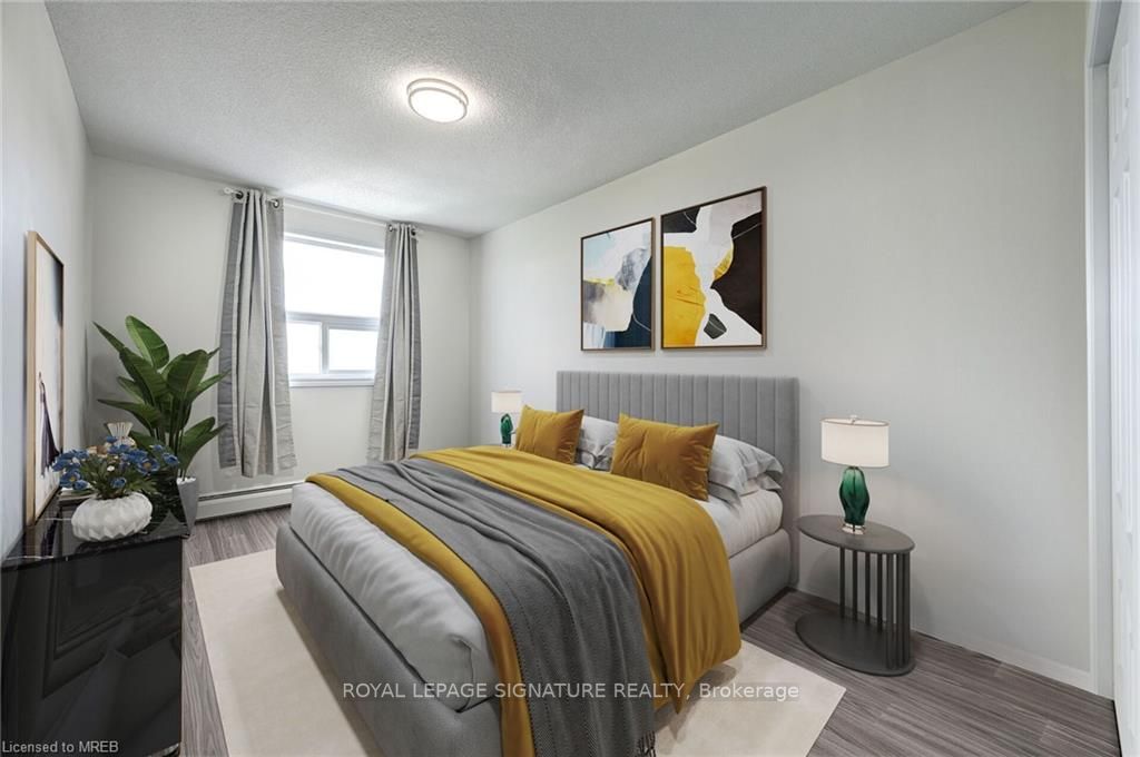 851 Queenston Rd, #902