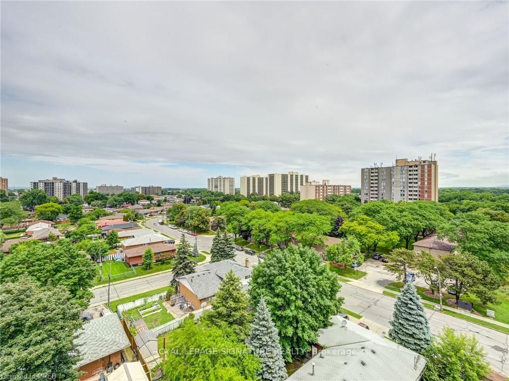 851 Queenston Rd, #902