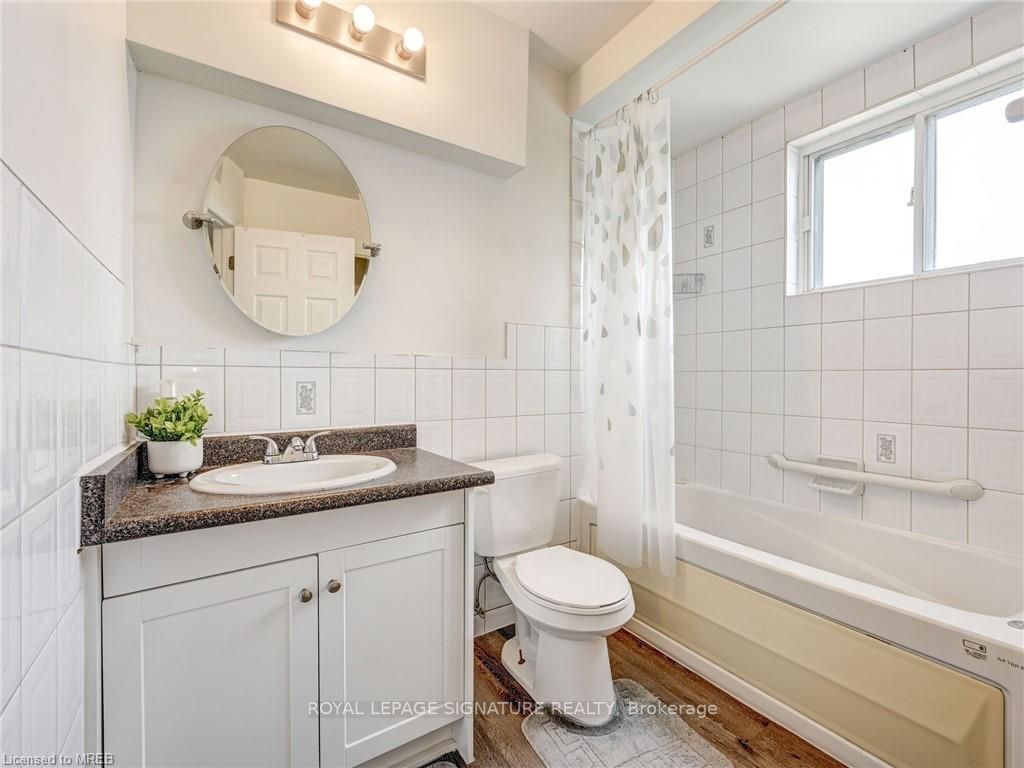 851 Queenston Rd, #902