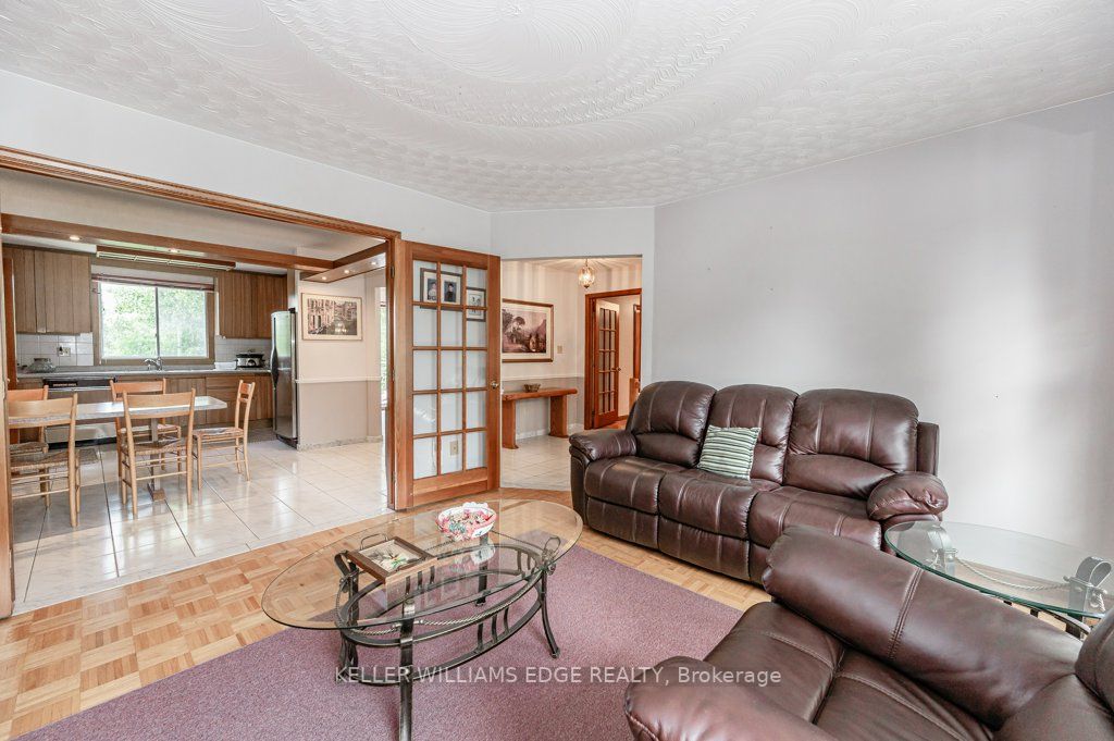 355 Hixon Rd N