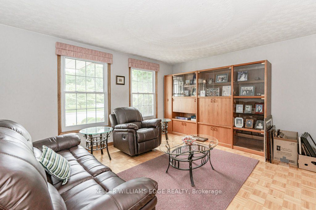 355 Hixon Rd N
