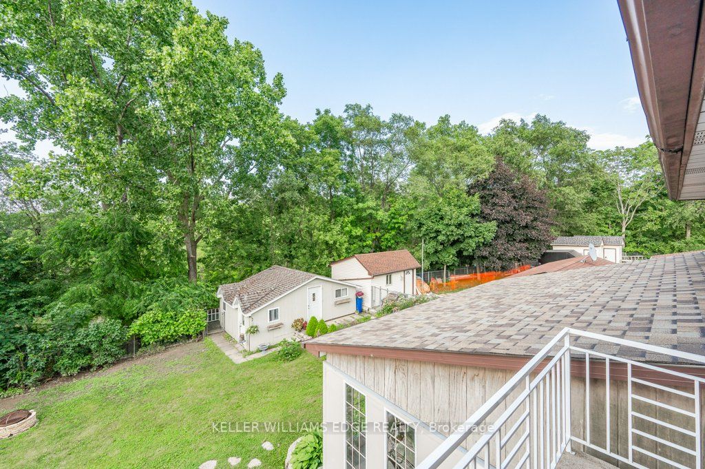 355 Hixon Rd N