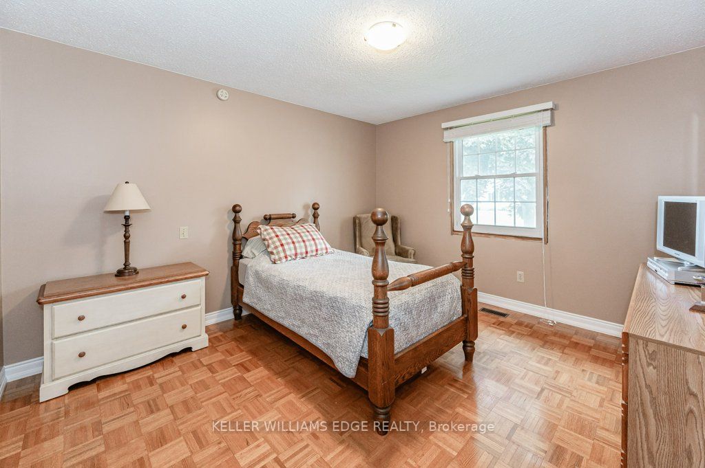 355 Hixon Rd N