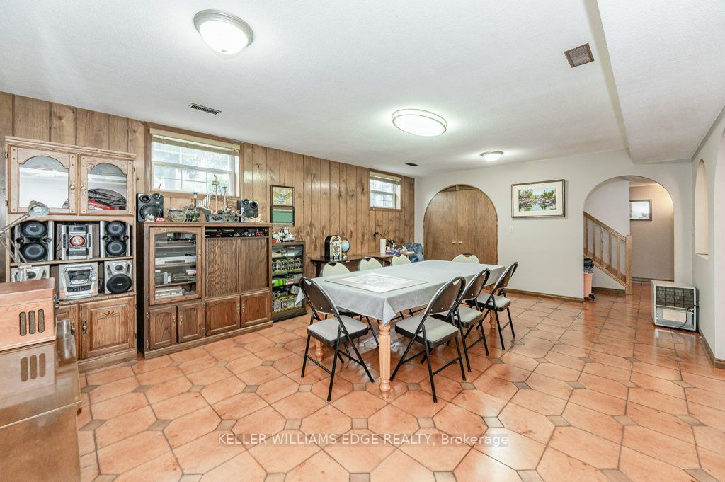 355 Hixon Rd N