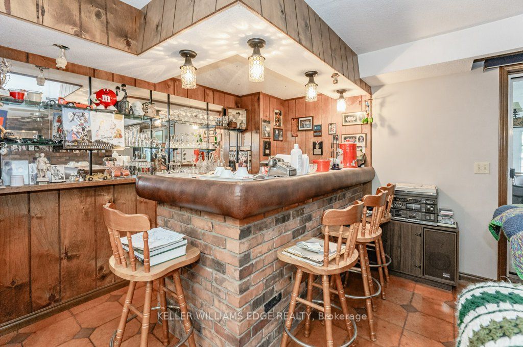 355 Hixon Rd N