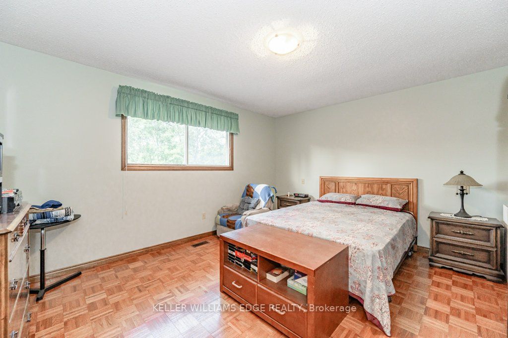 355 Hixon Rd N