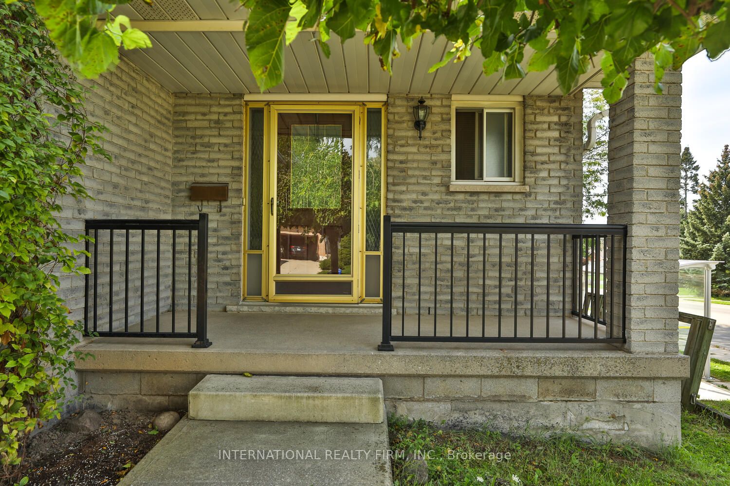 73 Skyview Dr S