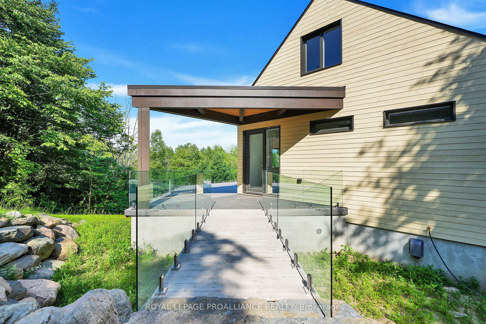 22 Summer Lane