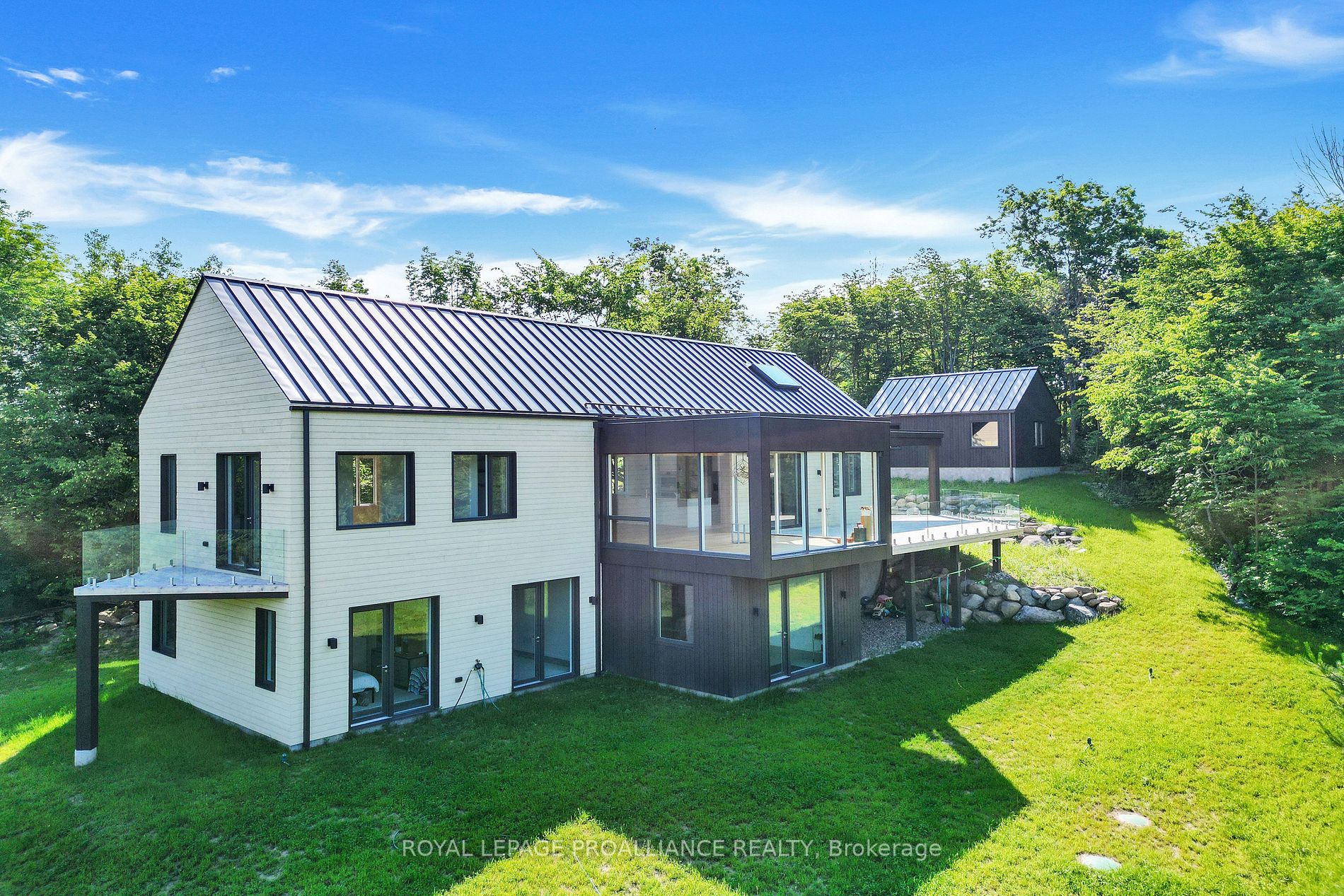 22 Summer Lane