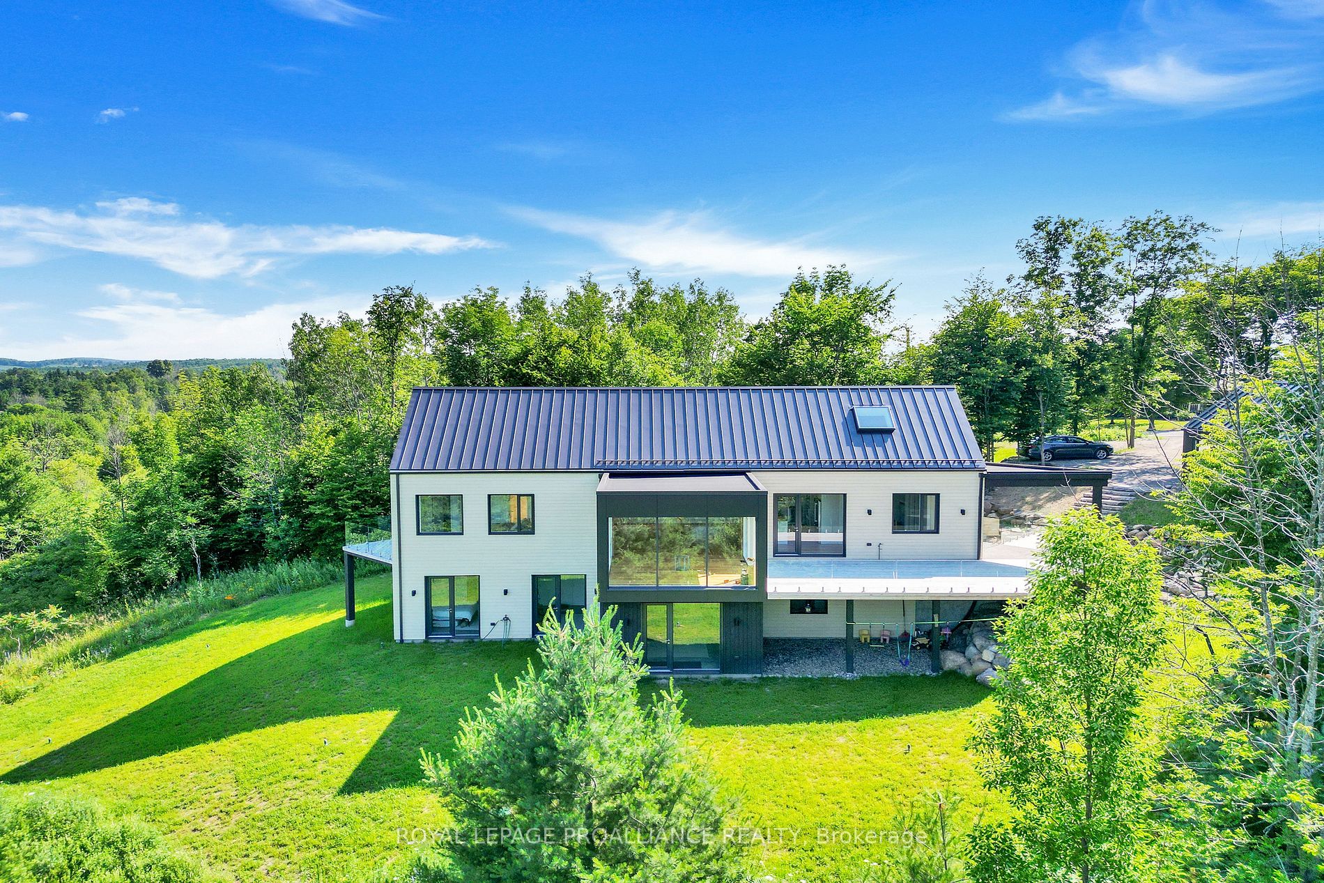 22 Summer Lane
