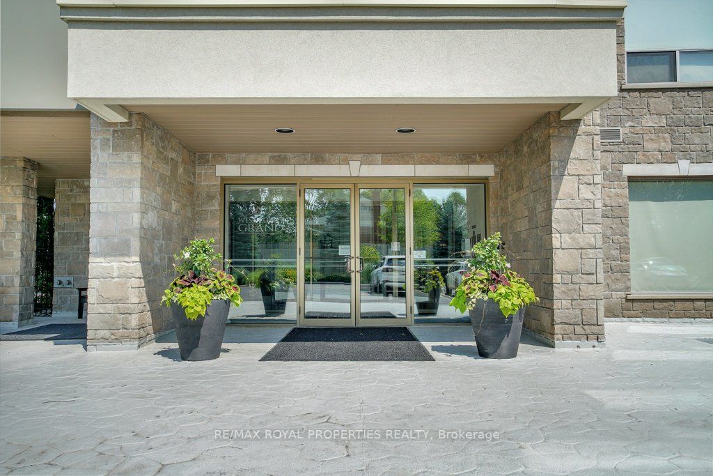 223 Erb Street W, #402