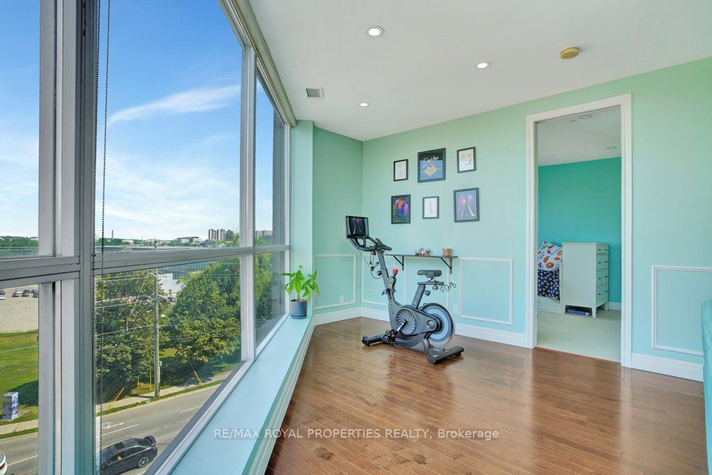 223 Erb Street W, #402