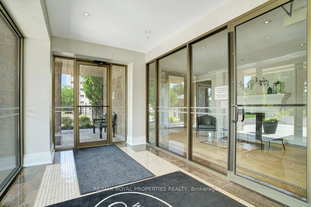 223 Erb Street W, #402