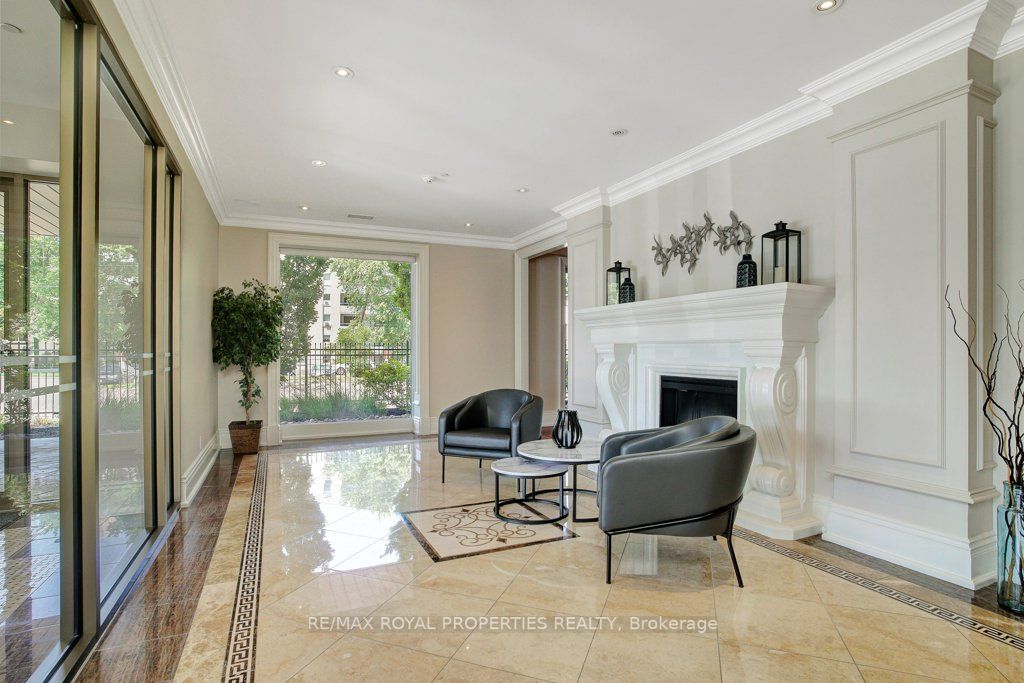 223 Erb Street W, #402