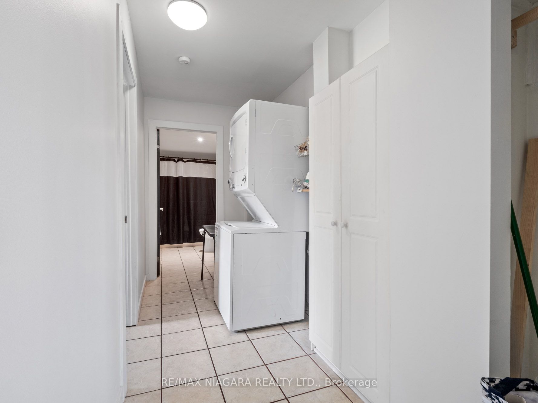 390 Welland Ave
