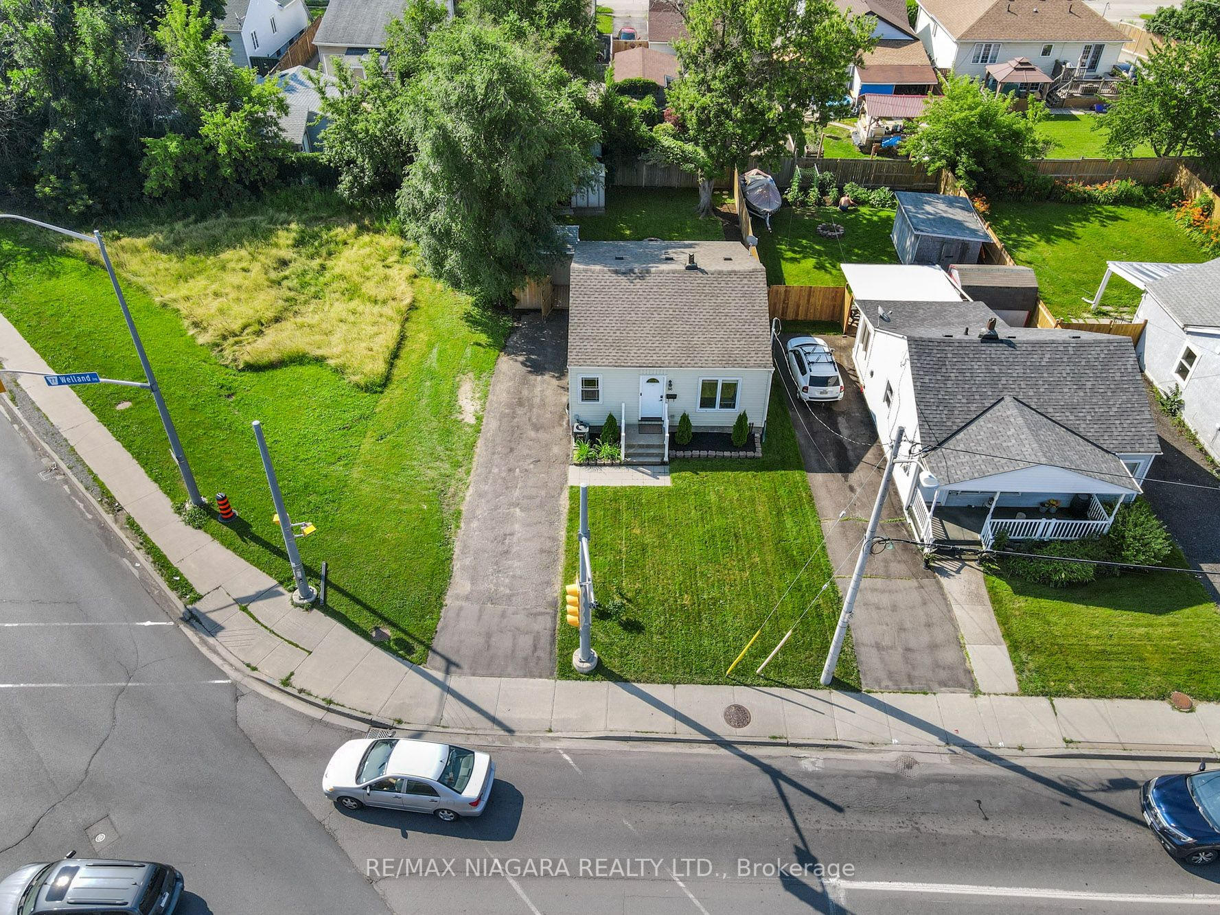 390 Welland Ave