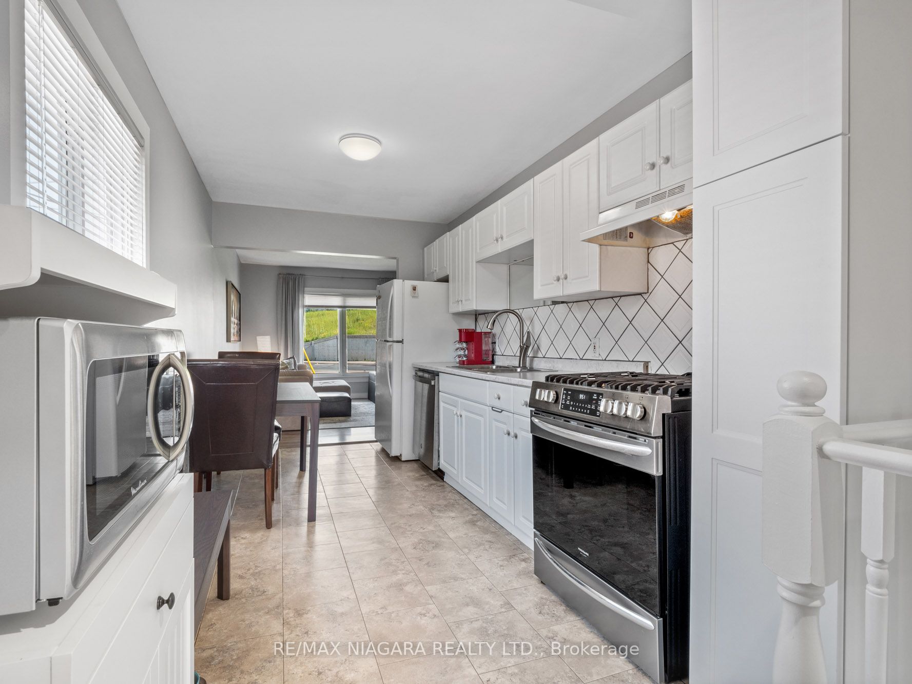 390 Welland Ave