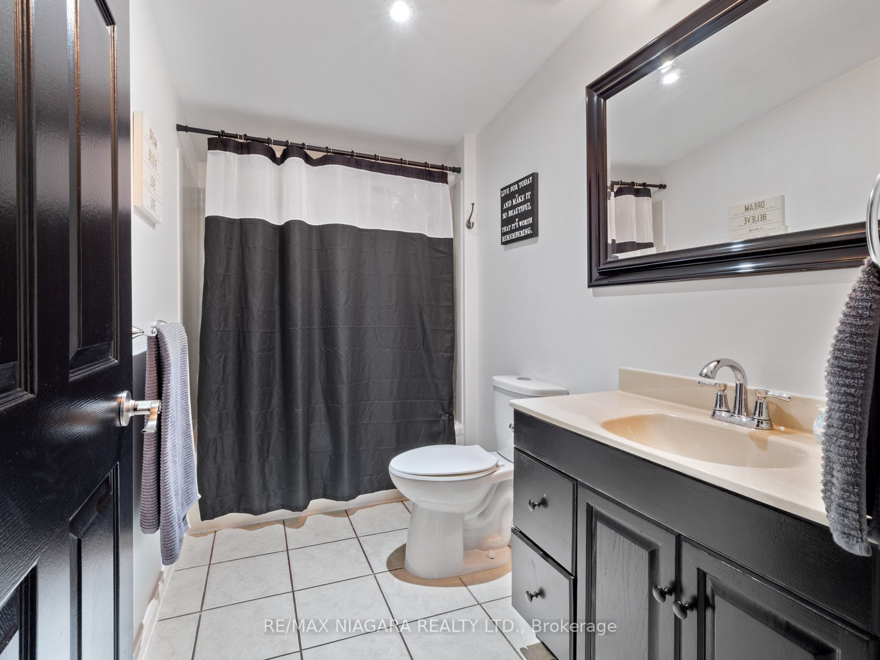 390 Welland Ave